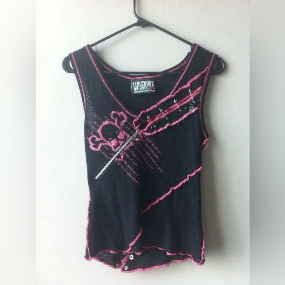ISO PINK LIP SERVICE TOPS+SKIRT💕🕷️